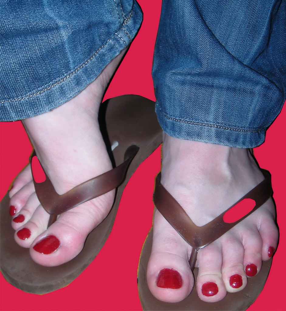 Issy Toes my toes | Sissy Sashulya | Flickr
