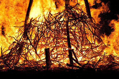 events january bonfire tuscany toscana gennaio falò eventi pontremoli bonfires sangeminiano visittuscany disfidadeifalò