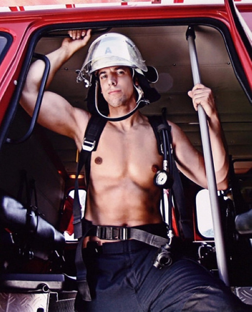 Firefighters, Hot Men in Uniform www.jaclyndiva.com/entry/firefighters-hot-men...