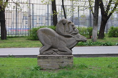 Интересная скульптура в парке