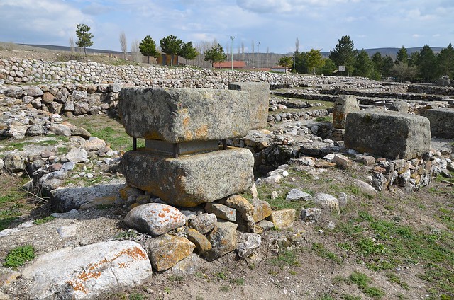The area to the south west of the Temple characterised by massive buildings, private houses with front yards and block structures, Alacahöyük