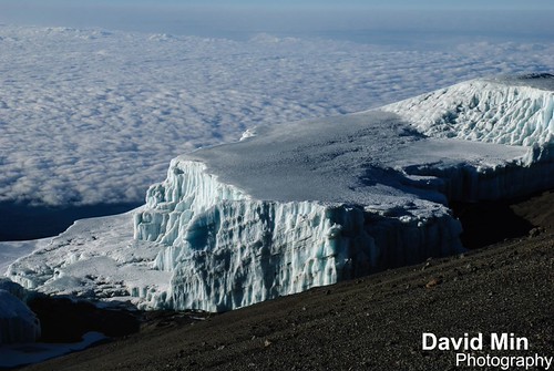 Kilimanjaro, Tanzania - Glacier @Uhuru Peak (5 895m) by GlobeTrotter 2000, <a href="http://www.gettyimages.fr/Search/Search.aspx?assettype=image&artist=David+Min" rel="nof