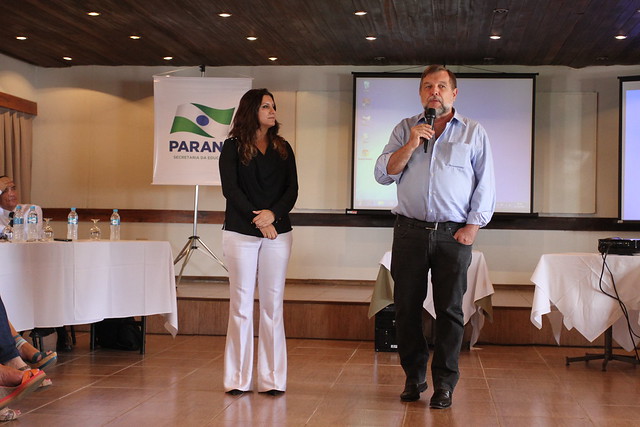 Em reunião com os Chefes dos Núcleos Regionais de Educação do Paraná, em Curitiba
