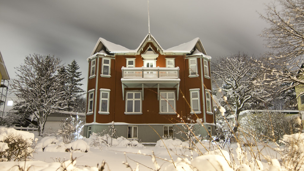 Maison en hiver / House in Winter