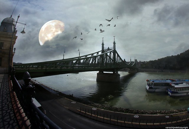 Budapest - Full Moon