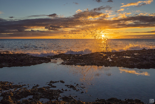 koolina koolinabeachresort beach beachresort oahu honolulu hawaii ocean rocks reflections silhouette sky goldenmoment clouds sun sunset landscape nature