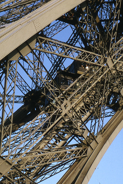 JHM-1972-2563 - France, Paris, ascenseur (funiculaire) de la Tour Eiffel