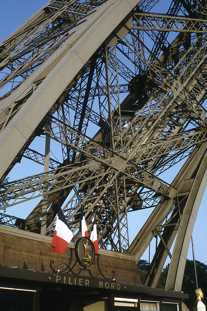 JHM-1972-2564 - France, Paris, ascenseur (funiculaire) de la Tour Eiffel