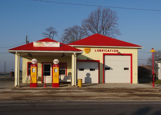 IN, Wawpecong-IN 18 Vintage Shell Service Station