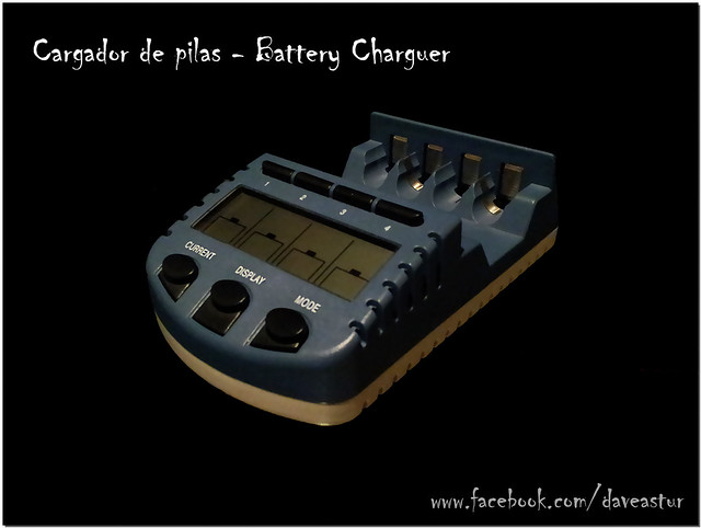 Cargador de pilas - Battery charger La crosse BC RS-1000.