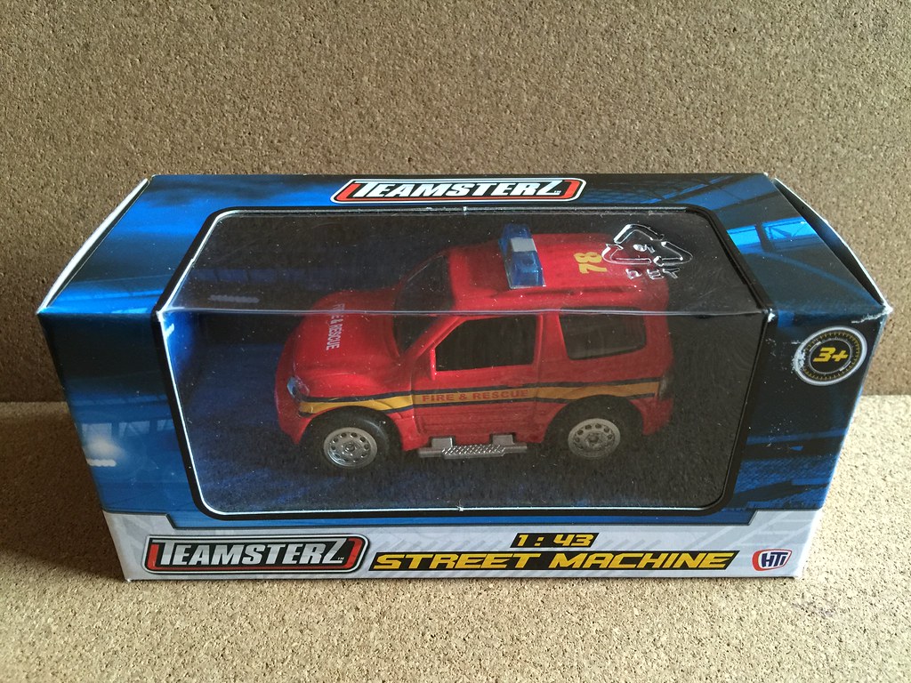 HTI Teamsterz - Street Machine - Fire & Rescue Service Vehicle / Fire Chief's Car - Miniature Die Cast Metal Scale Model Emergency Services Vehicle