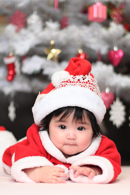 Baby Rheina dressed as Santa Claus (^-^)