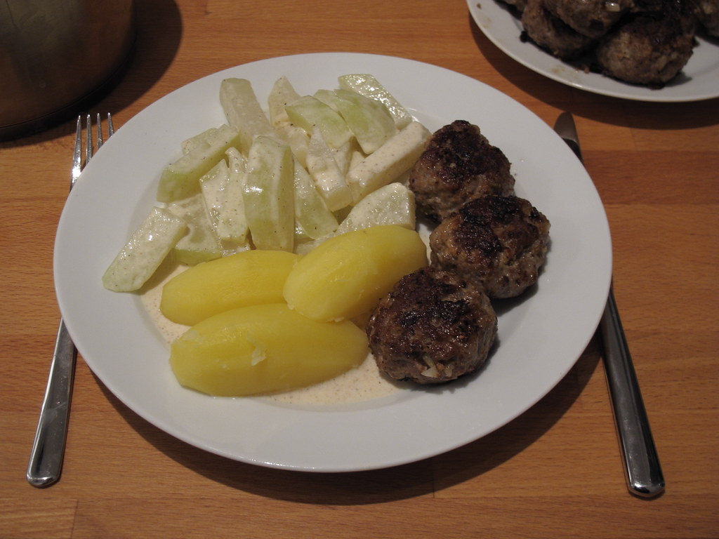 Frikadellen mit Kohlrabigemüse und Salzkartoffeln | Gourmandise | Flickr