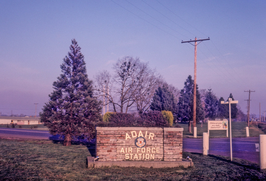 196402dd Entrance sign (127-h).jpg | Sign at the entrance to… | Flickr