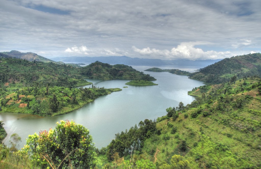 Восточно африканские озера. Озеро Танганьика ДРК. Озеро Киву (Руанда и Демократическая Республика Конго). Бурунди озеро Танганьика. Озеро Мверу.