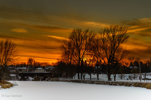 Le 30 novembre 2012... / November 30th, 2012... by guysamsonphoto, ... et on pensait que l'hiver s'installait. Une semaine plus tard, il ne reste plus de neige.
... an