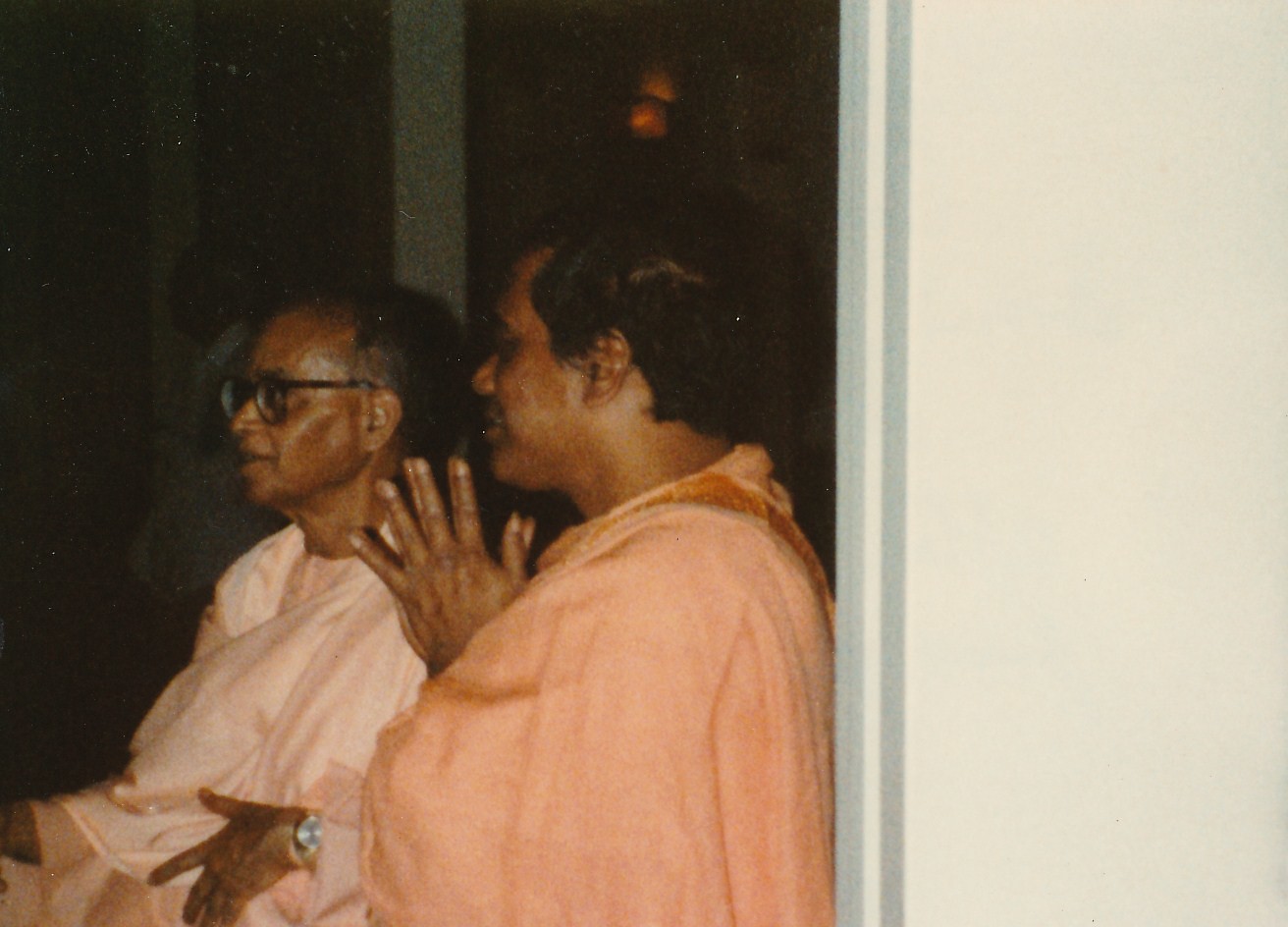 Swami Shraddhananda Swami Chandrashekharananda After Lecture
