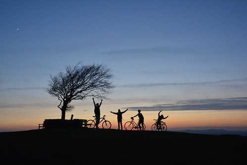 dusk silhouettes bike mountain moon cresent cleevecommon cleevehill cheltenham gloucestershire cotswolds uk sunset lonetree tree friends