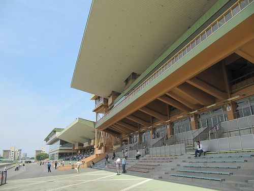 Nagoya Racecourse 名古屋競馬場の東スタンド側からほかのスタンドを見る