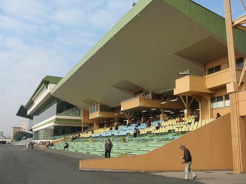Nagoya Racecourse 名古屋競馬場の第一スタンド外観