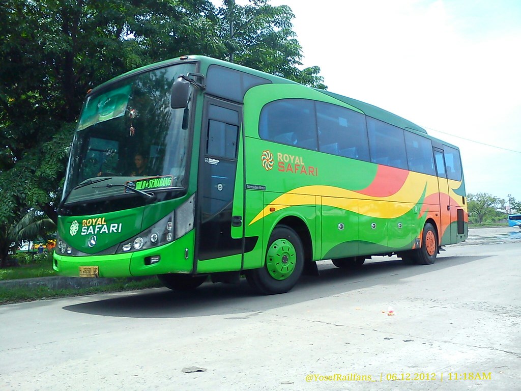 Bis ijo berangkat dinas..... | Royal Safari, Semarang - Solo… | Flickr