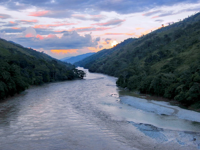 Atardecer en el rio Cauca / Sunset on the Cauca River