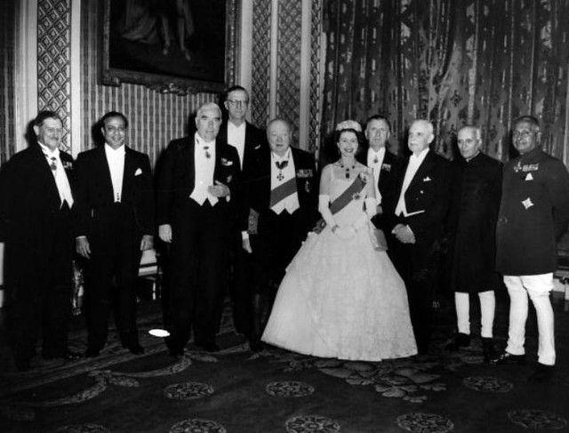 1955:  Queen Elizabeth II with the Commonwealth Prime Ministers at Buckingham Palace, London