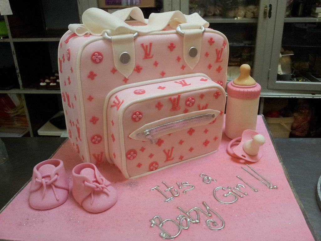 Louis Vuitton pink cake @sugarcreativebakery in 2023