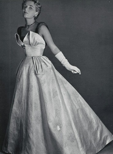gown 1953 | l'officiel de la mode 1953 gown Jean Desses | .pintuck | Flickr