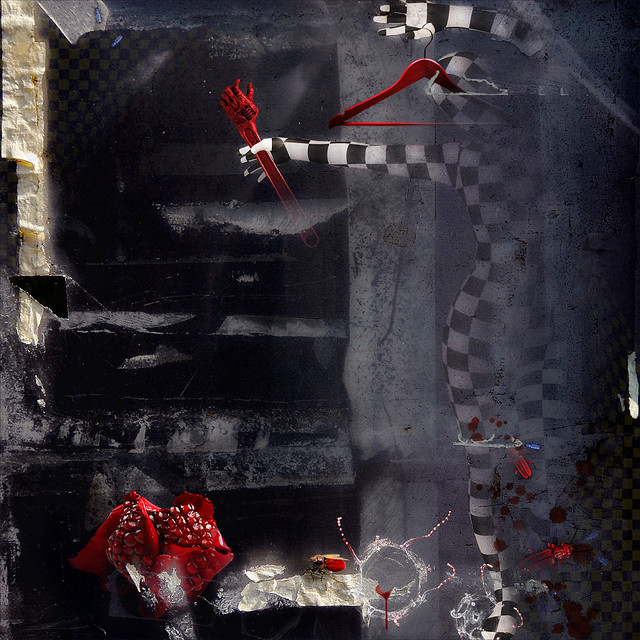 through the nothing-glass . . (rêve méditatif causé par le souffle du vide médian sur une rose-grenade deux nanopixels avant l'envol paranoïaque-métempsychocritique de Salvador Dalí)