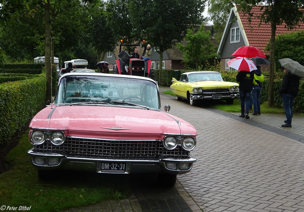 DE4393: Cadillac Sedan Deville asobak