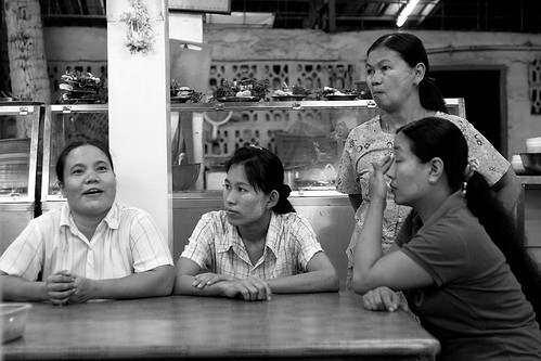 life street restaurant women yangon burma scene myanmar birmanie aungthukha
