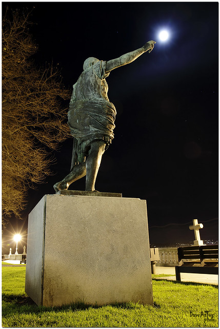 Gijón de noche, Emperador Octavio Augusto