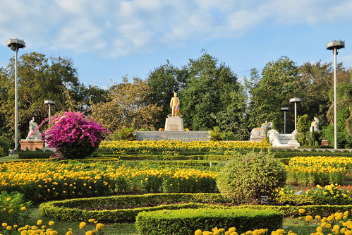 monument garden thailand maehongson phrayasinghanatracha