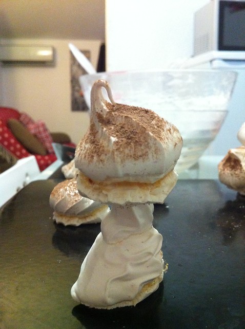 Meringue mushroom (homemade)