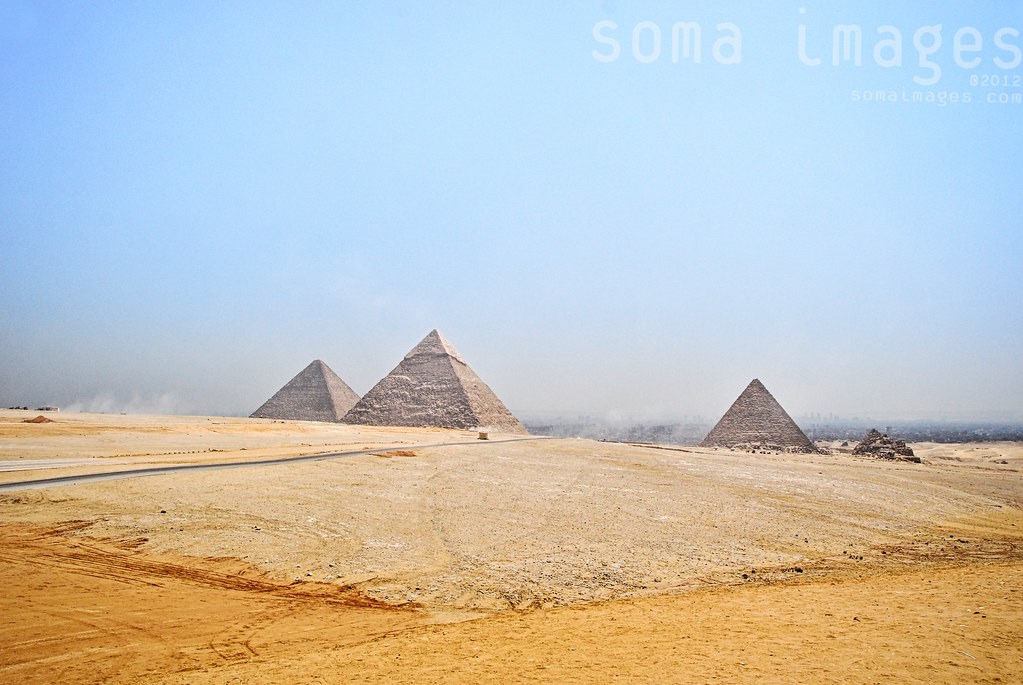 Triple power | The Pyramids of Giza command the horizon line… | Flickr