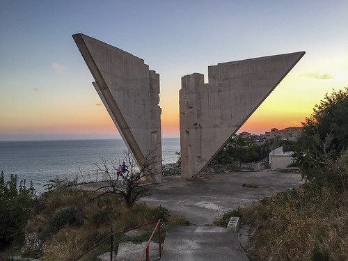 ulcinj opštinaulcinj montenegro spomenik monument memorial yugoslavia concrete