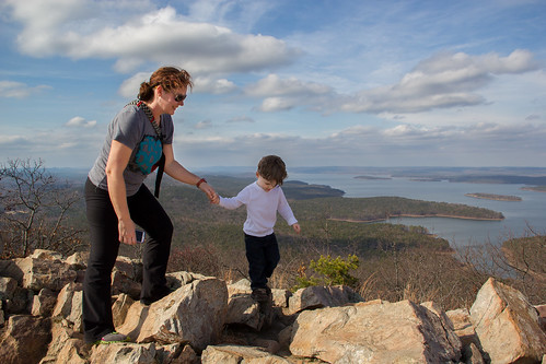 boy mountain climb toddler view mother son climbing vista pinnacle