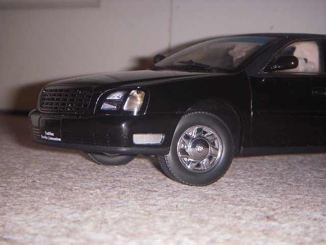 2004 Cadillac Limousine 1:18 by Sunstar