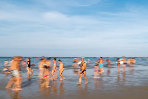 Walking on the beach by fil.nove, Villamarinacesenatico walkingonthebeach walk beach struscio spiaggia mare sea persone people sole su