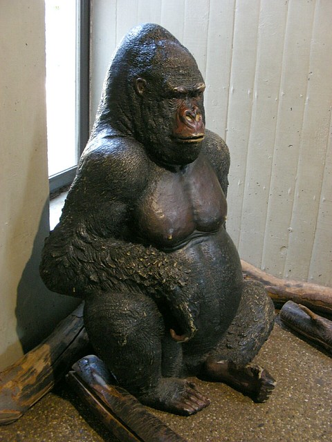 Stuttgart 01: Gorilla Statue