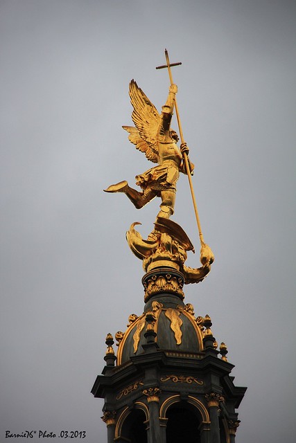 Statue Saint Michel , en Bronze doré