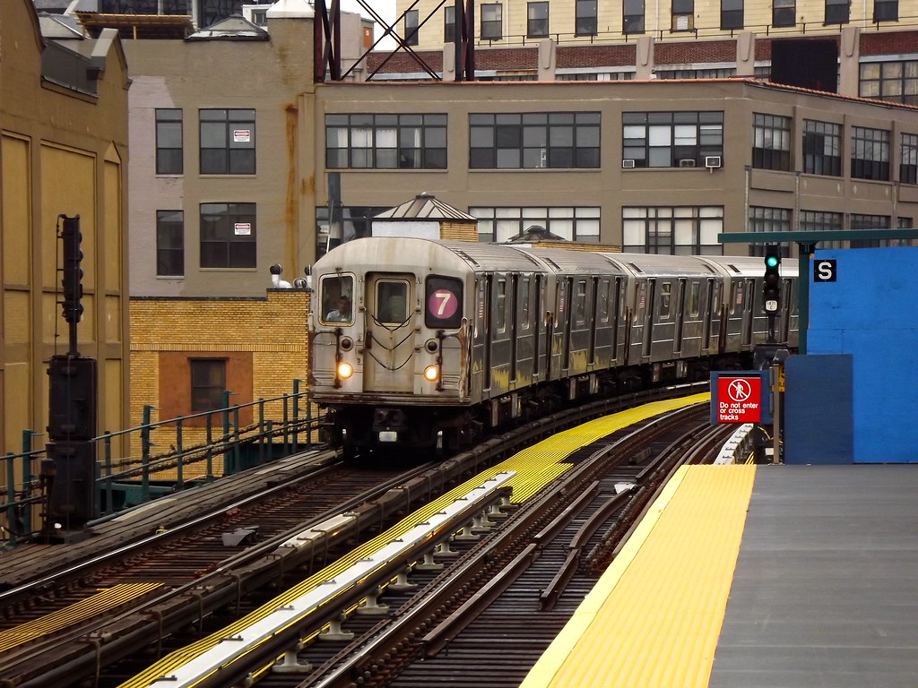 R62A 7 Train approaching Court Square | Brian | Flickr