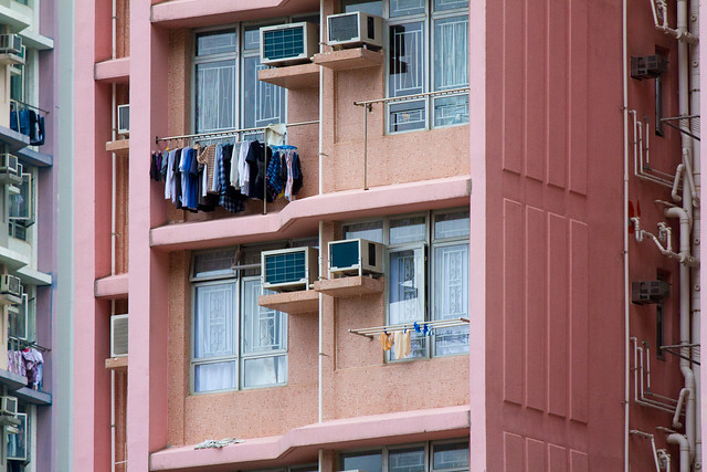 “窗外晾杉 Drying Clothes Outside the Window” / 香港公共屋邨建築之形 Hong Kong Public Housing Architecture Forms / SML.20130208.7D.21399