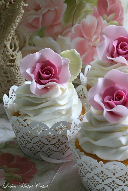 Pink rosey cupcakes