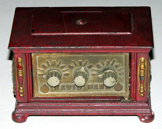 Antique Kenton Toys (Kenton Ohio) Cast Iron Radio Bank with Combination Lock