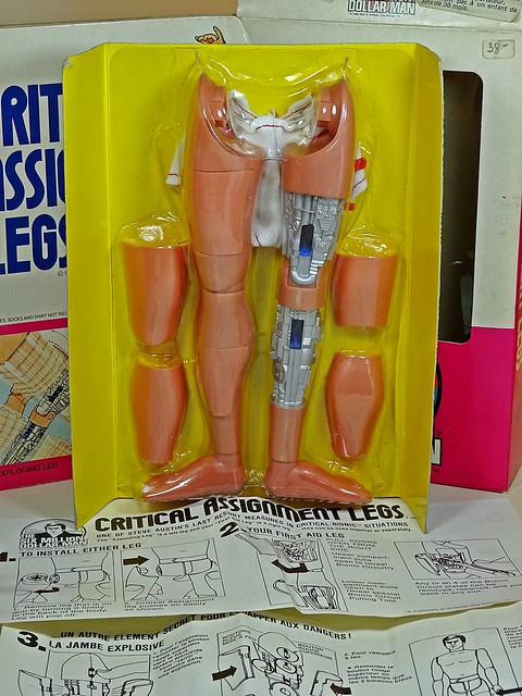 Kenner – Fantastic World of Six Million Dollar Man & Bionic Woman Toys – Critical Assignment Legs – Contents