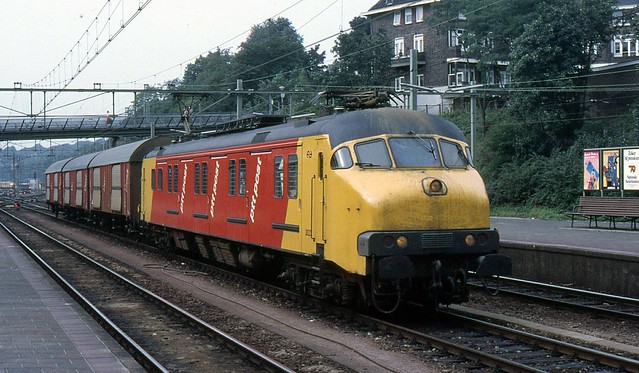 Nederlandse Spoorwegen electric parcels unit at Arnhem, 1985.