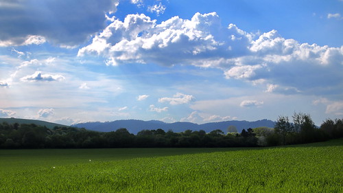 blue trees sky mountains green grass les clouds spring olympus jar slovensko slovakia nebo baume trava rybnik hory vychod krajina stromy staralubovna mraky vychodneslovensko lubovna staráľubovňa epl1