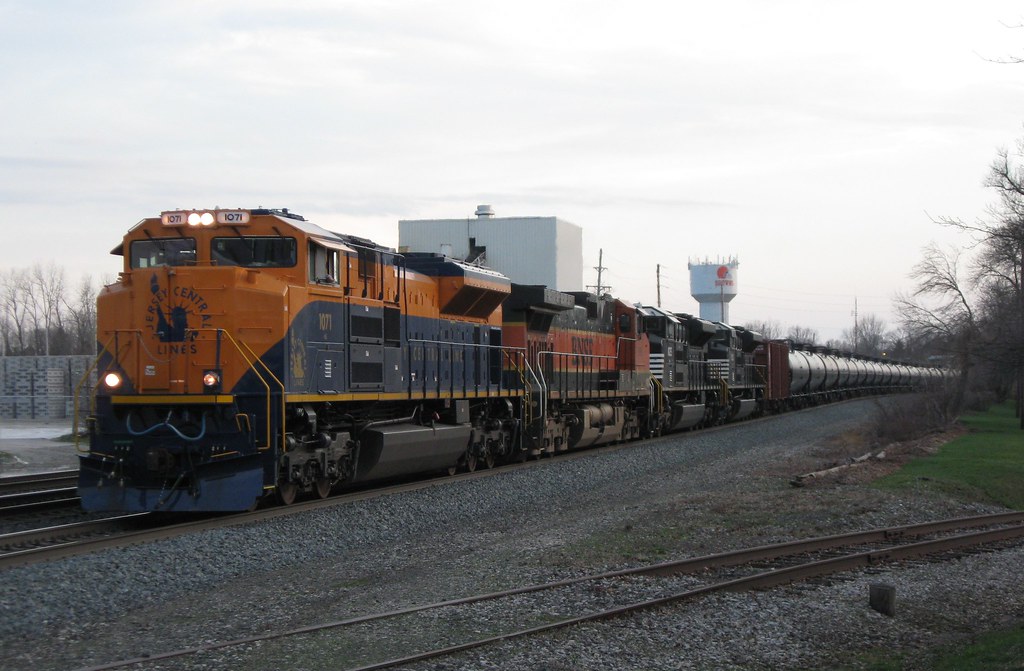 NS 1071 LEADS AN EB OIL TRAIN - BEREA, OH. - APR 2013
